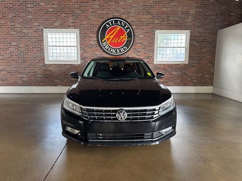 Used 2018 Volkswagen Passat 2.0T SE w/ SE Lighting Package image 11