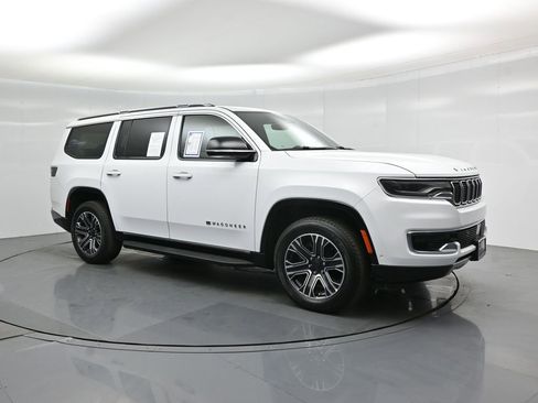 Used 2024 Jeep Wagoneer Series II w/ Flexible Seating Group image 29