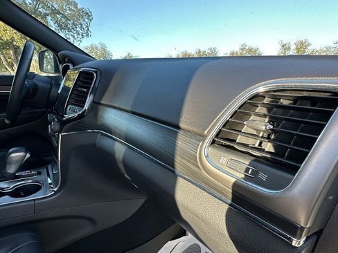 Used 2019 Jeep Grand Cherokee Limited image 10