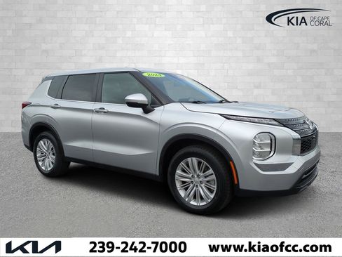 Used 2024 Mitsubishi Outlander ES image 1