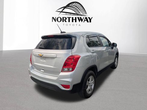 Used 2022 Chevrolet Trax LS w/ Tint and Cruise Package AWD/4WD image 3