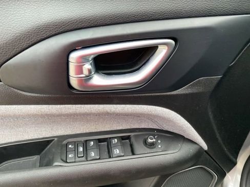 Used 2022 Jeep Compass Latitude image 16