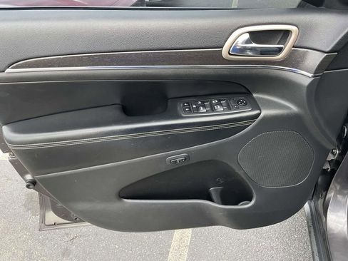 Used 2016 Jeep Grand Cherokee Limited image 24