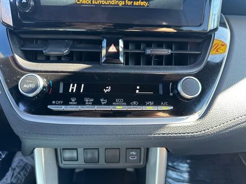 Used 2024 Toyota Corolla Cross AWD Hybrid image 38