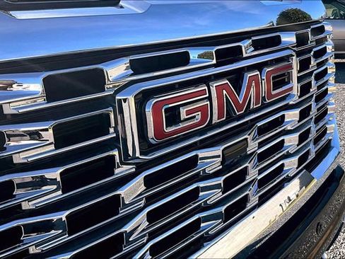 Used 2025 GMC Sierra 3500 Denali w/ Denali Reserve Package image 32