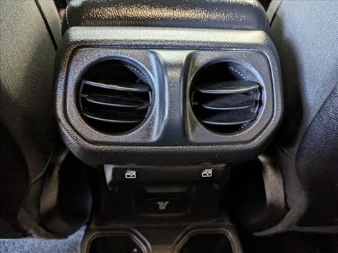 Used 2022 Jeep Wrangler Unlimited Rubicon image 16