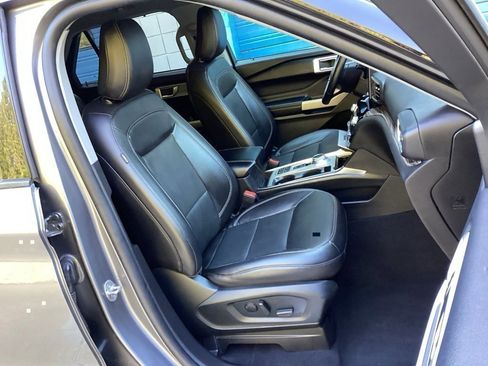 Used 2022 Ford Explorer Limited w/ Equipment Group 301A image 34
