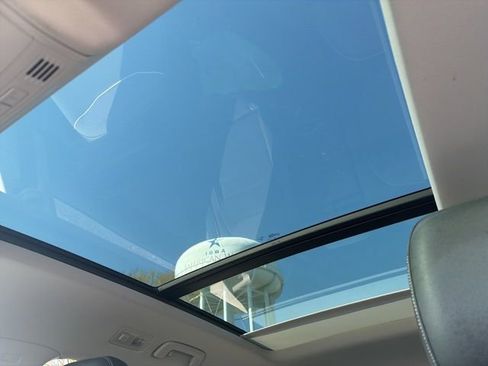 Used 2024 Volkswagen Taos SE image 16