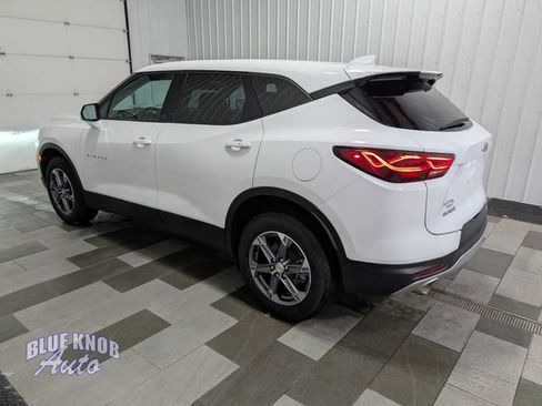 Used 2025 Chevrolet Blazer LT FWD image 2
