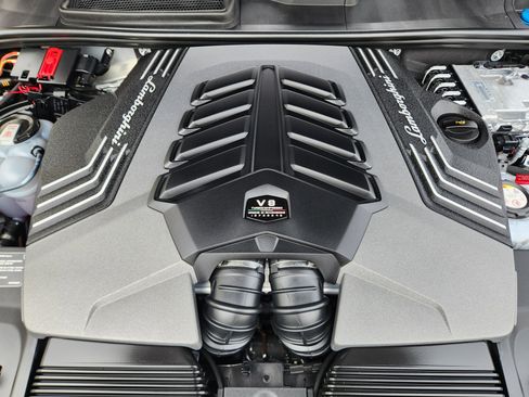 Used 2025 Lamborghini Urus SE image 31