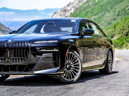 New 2025 BMW 760i xDrive w/ Executive Package image 2