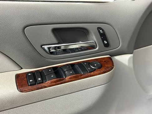 Used 2010 Chevrolet Suburban LT AWD/4WD image 24
