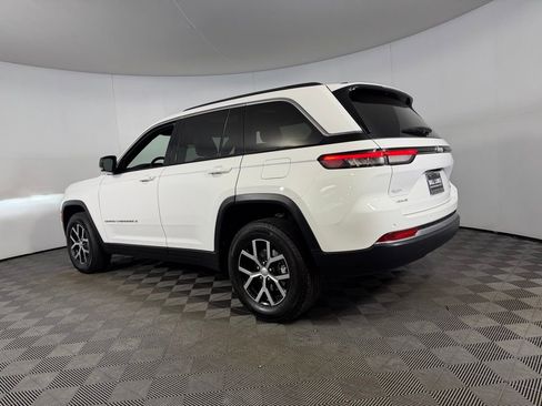 Certified 2025 Jeep Grand Cherokee Limited image 9