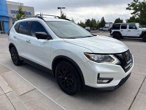 Used 2018 Nissan Rogue SV w/ Premium Package FWD image 3