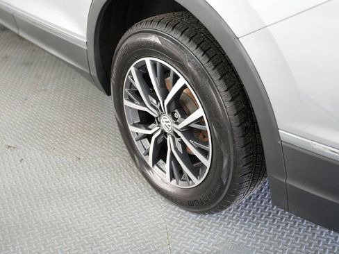 Used 2020 Volkswagen Tiguan SE image 57