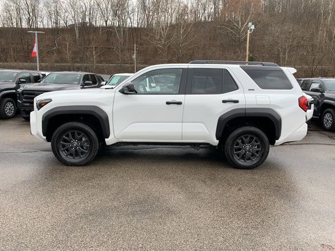 Used 2025 Toyota 4Runner SR5 image 9