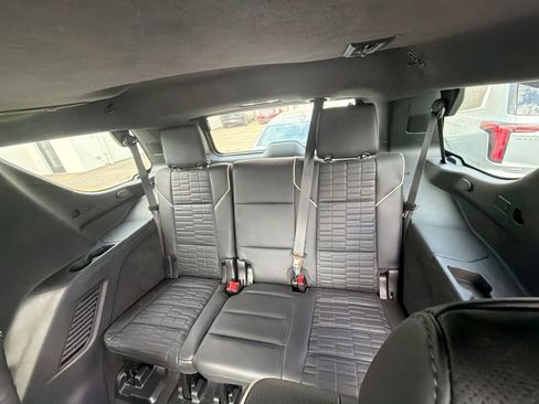 Used 2024 Cadillac Escalade Sport Platinum w/ LPO, ONYX Package AWD/4WD image 13
