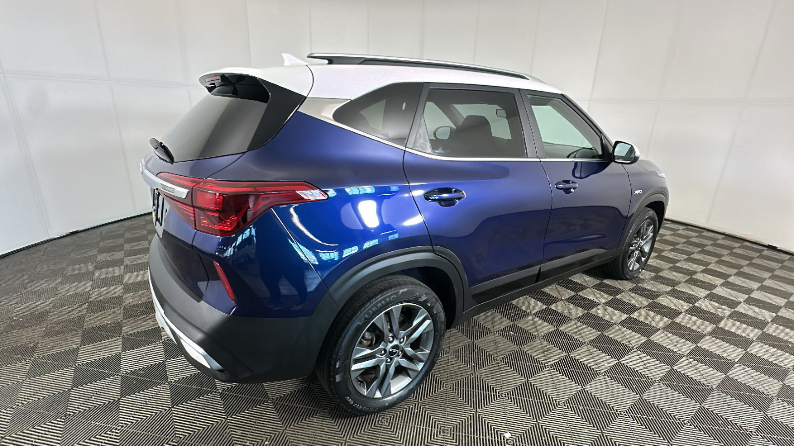 Used 2023 Kia Seltos S w/ Navigation Package AWD/4WD image 3