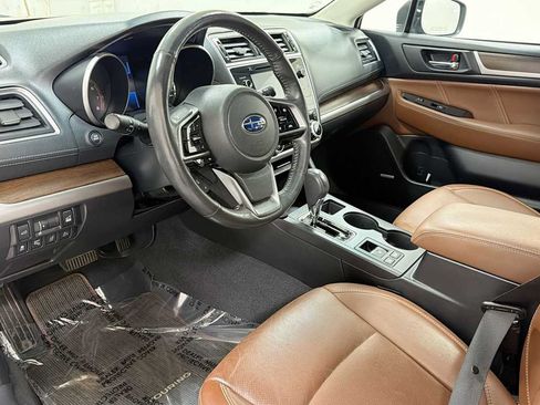 Used 2018 Subaru Outback 2.5i Touring w/ Popular Package #3 AWD/4WD image 12