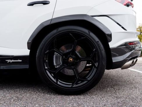 Used 2024 Lamborghini Urus Performante image 18