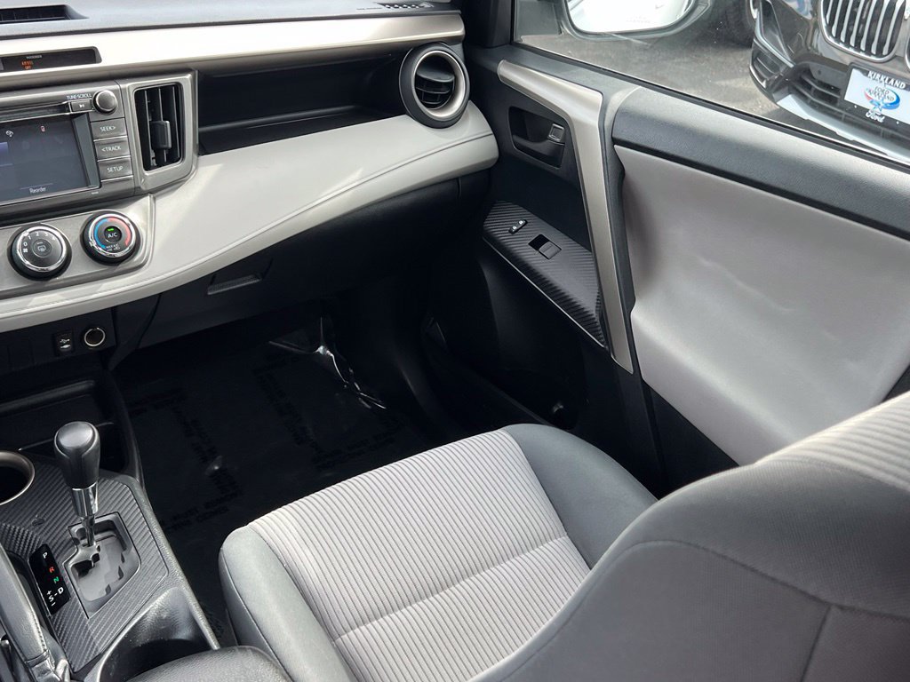 Used 2015 Toyota RAV4 LE AWD/4WD image 19
