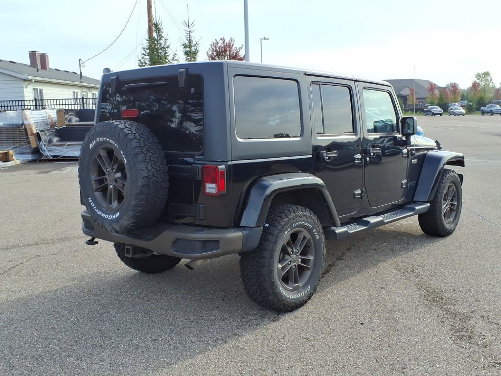 Used 2016 Jeep Wrangler Unlimited Sahara AWD/4WD image 4