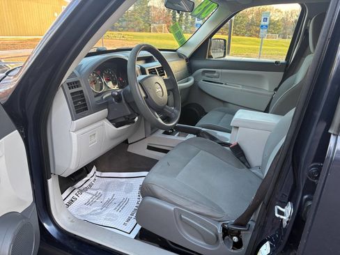 Used 2008 Jeep Liberty Sport image 10