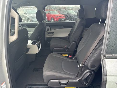 Certified 2022 Kia Carnival LX image 8