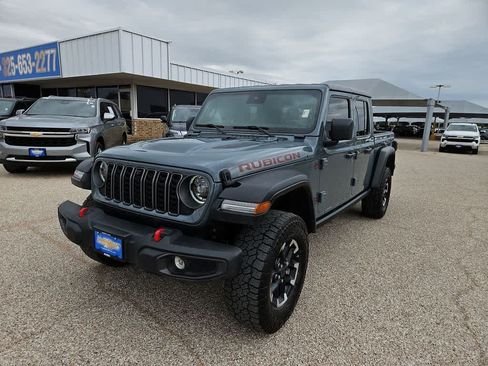 Used 2025 Jeep Gladiator Rubicon w/ Convenience Group AWD/4WD image 4