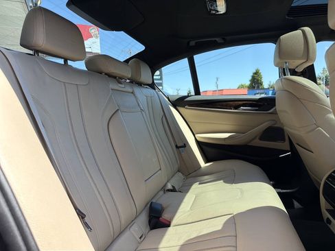 Used 2018 BMW 530i xDrive w/ Premium Package AWD/4WD image 16
