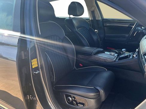 Used 2020 Genesis G90 3.3T Premium image 29