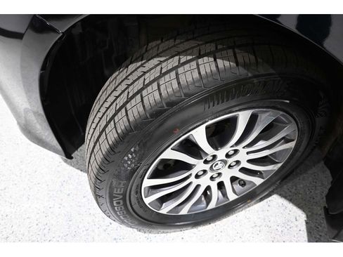 Used 2019 Toyota Sienna XLE FWD image 11