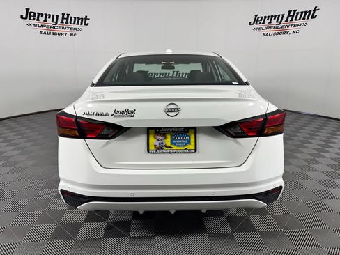 Used 2025 Nissan Altima 2.5 SV FWD image 7