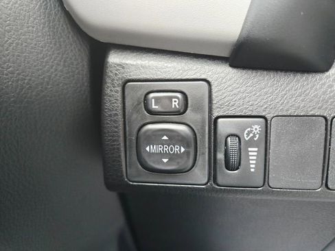 Used 2017 Toyota Corolla LE image 27