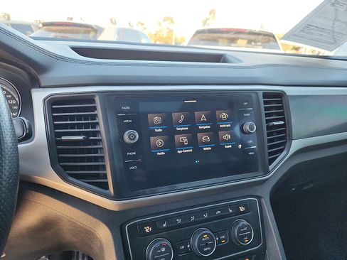 Used 2021 Volkswagen Atlas Cross Sport SE w/ Panoramic Sunroof Package FWD image 19