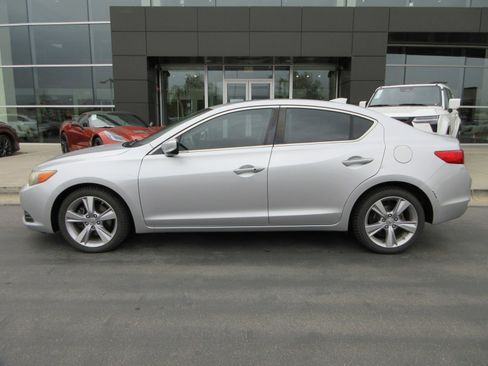 Used 2013 Acura ILX w/ Premium Package FWD image 3
