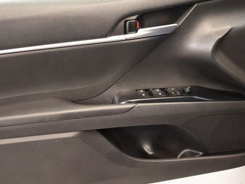 Used 2018 Toyota Camry LE image 10