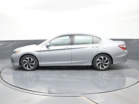 Used 2017 Honda Accord EX-L image 2
