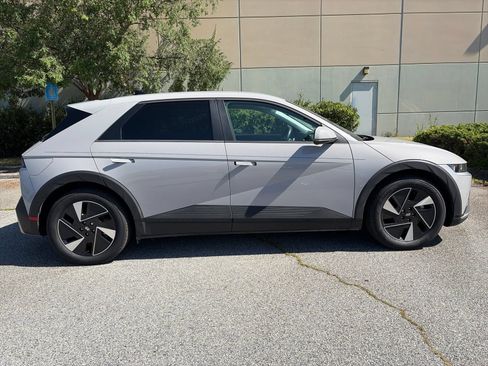 Used 2025 Hyundai Ioniq 5 SE RWD image 7
