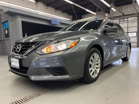 Used 2018 Nissan Altima 2.5 S w/ S Convenience Package image 3