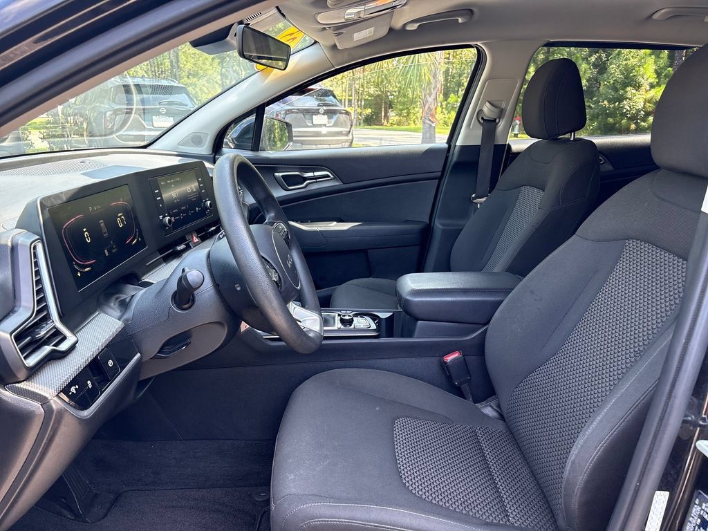 Used 2023 Kia Sportage LX FWD image 4