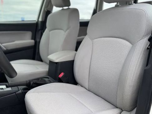 Used 2015 Subaru Forester 2.5i AWD/4WD image 10