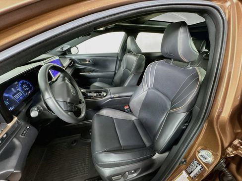 Certified 2025 Toyota Crown Signia w/ Advanced Technology Package AWD/4WD image 17