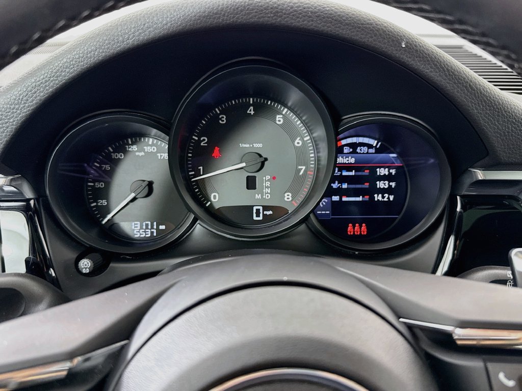 Certified 2025 Porsche Macan AWD/4WD image 16