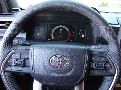 Used 2025 Toyota Tacoma SR5 AWD/4WD image 16