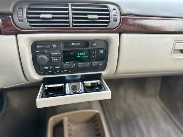 Used 1998 Cadillac De Ville FWD image 21