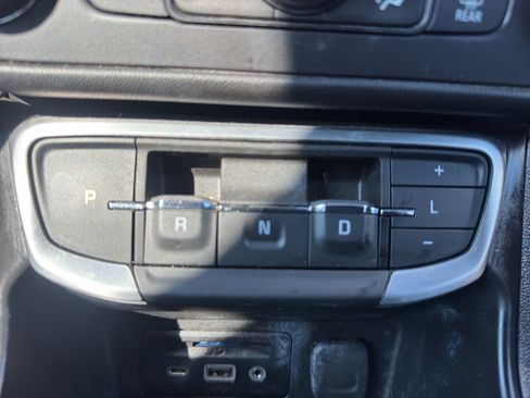Used 2024 GMC Terrain SLT w/ Elevation Edition AWD/4WD image 15