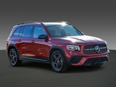 Used 2023 Mercedes-Benz GLB 250 4MATIC image 5
