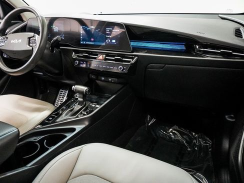 Used 2023 Kia Niro EX Touring image 12