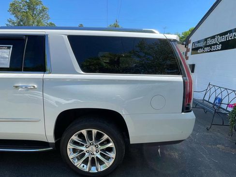 Used 2020 Cadillac Escalade ESV Luxury AWD/4WD image 5